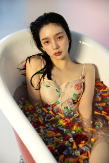 男生压着女生的身体的原因